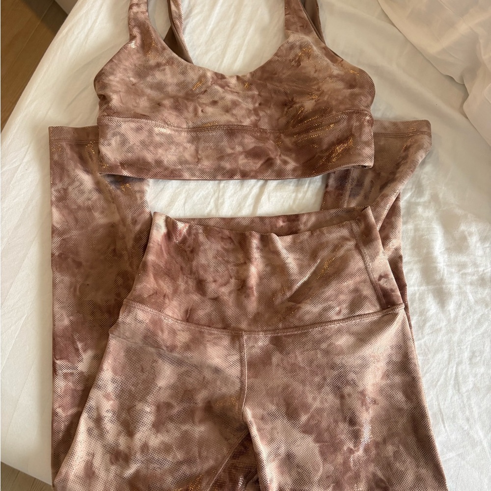 Lululemon Tie-Dye Sports Bra and Leggings Set - Picture 6 of 6